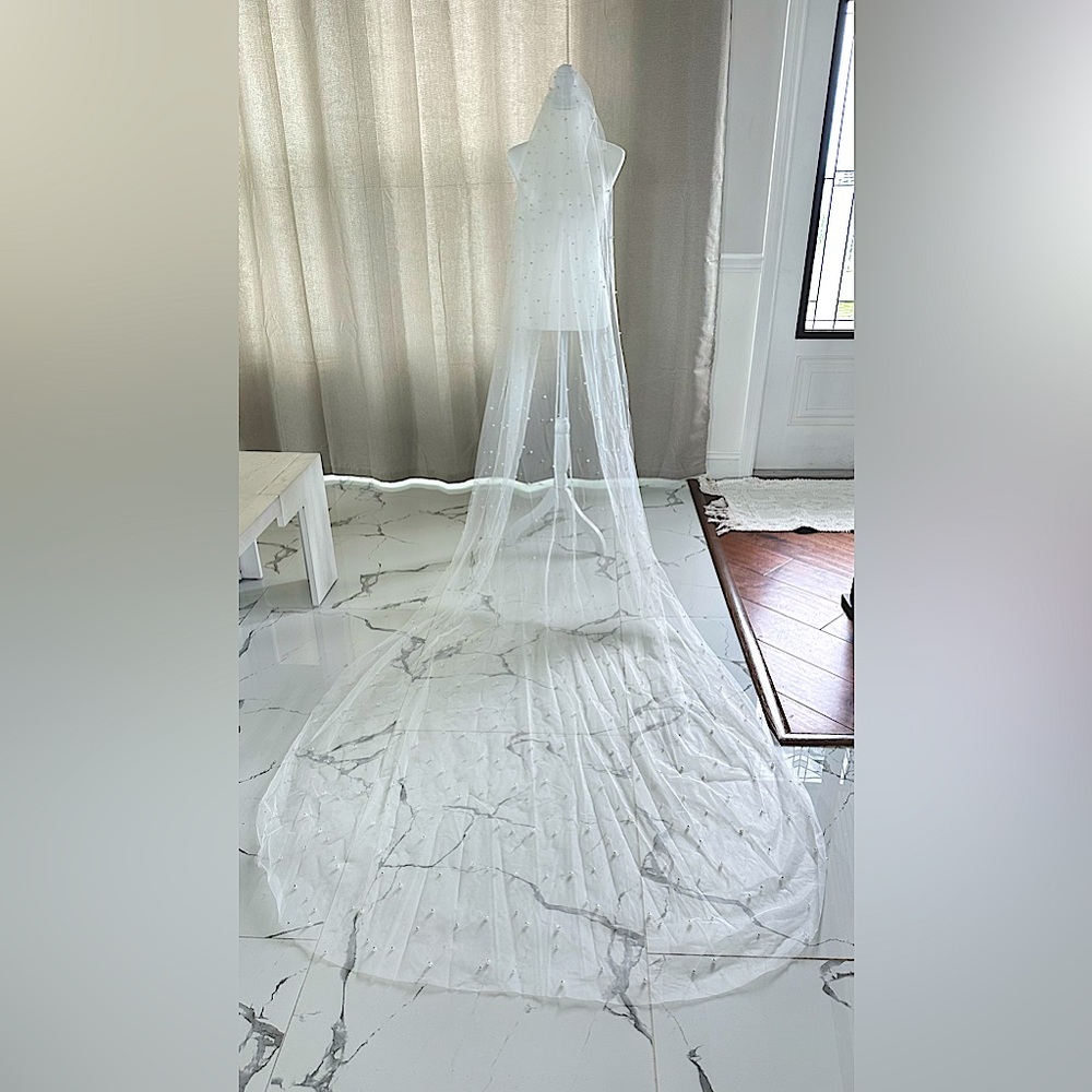 Long pearl veil